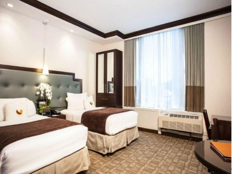 Hotel Aura Brooklyn 4*