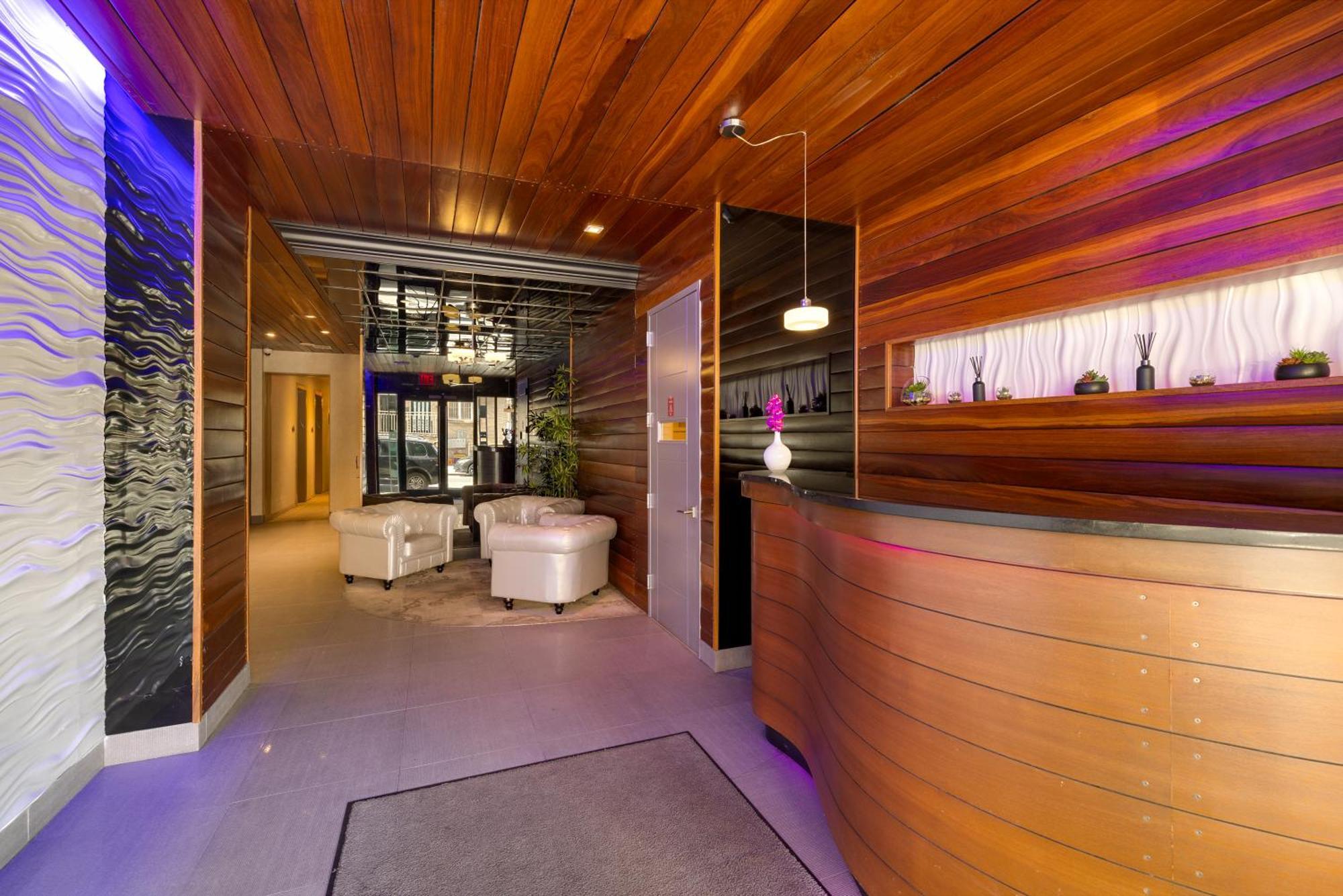 Aura Brooklyn 4*