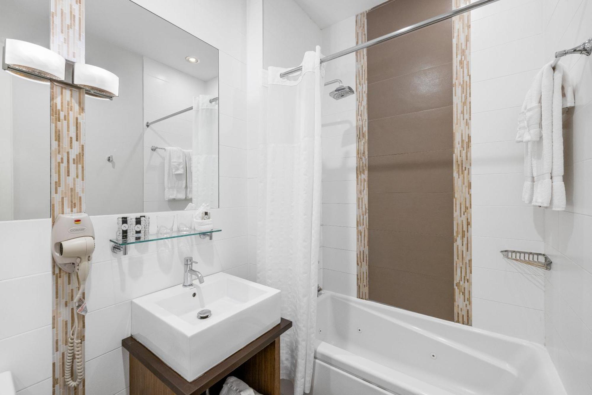 Aura Brooklyn Hotel