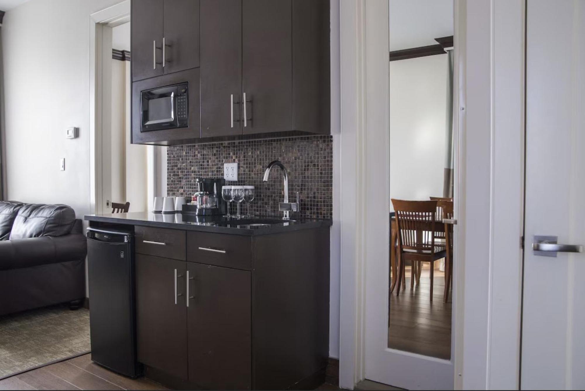 Hotel Aura Brooklyn